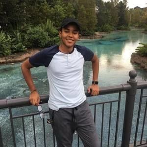 Meet your Posher, Sixto